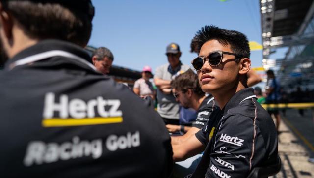 1686577492209021404.jpg Chinese-pilot-Yifei-Ye-on-100-years-in-the-city.jpg